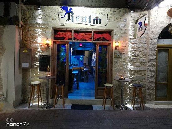 Realm Bar Piskopiano